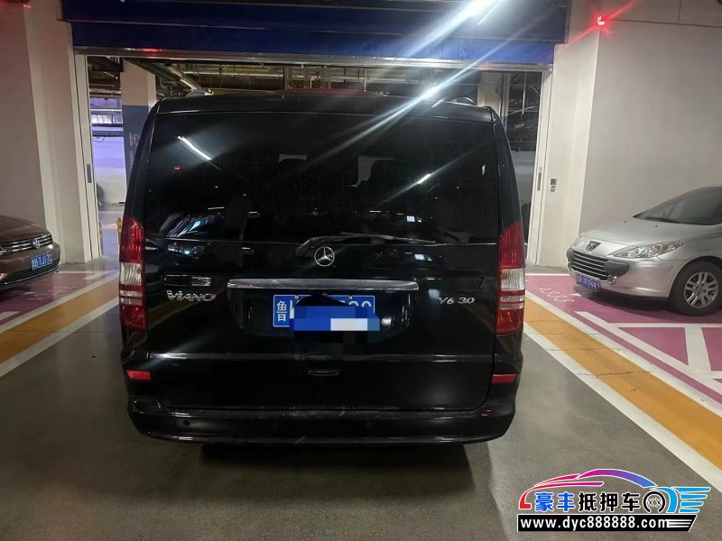 16年奔驰唯雅诺轿车抵押车出售