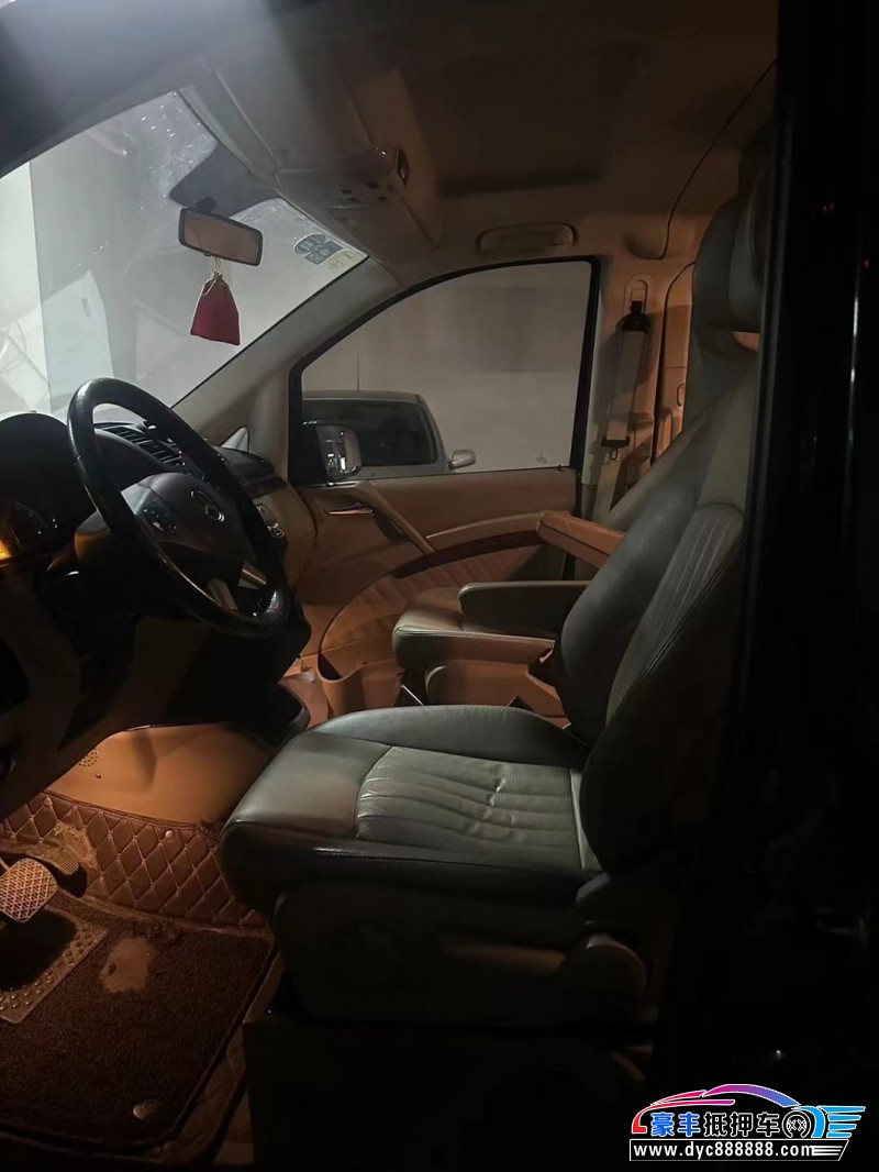 16年奔驰唯雅诺轿车抵押车出售