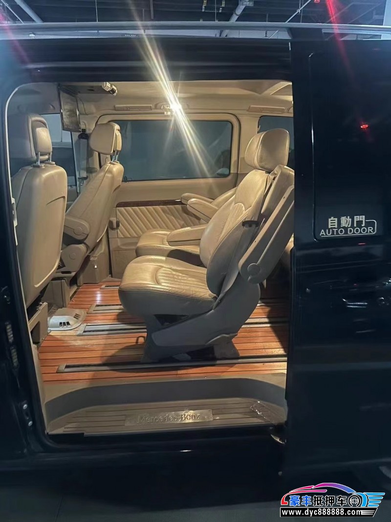 16年奔驰唯雅诺轿车抵押车出售