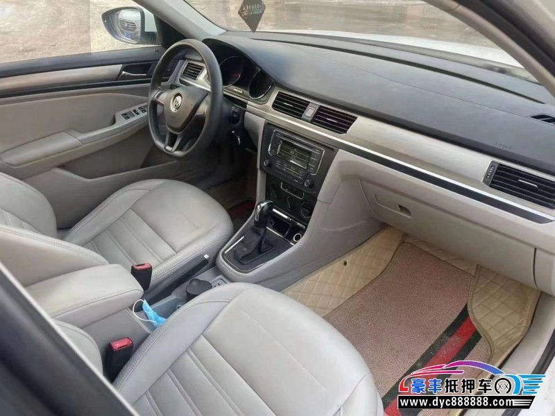 17年大众宝来轿车抵押车出售