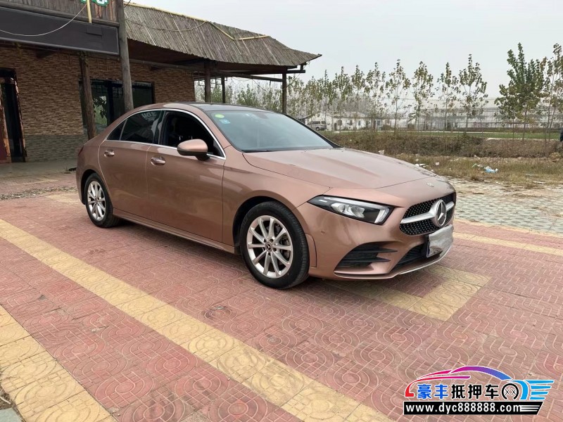 21年奔驰A轿车抵押车出售