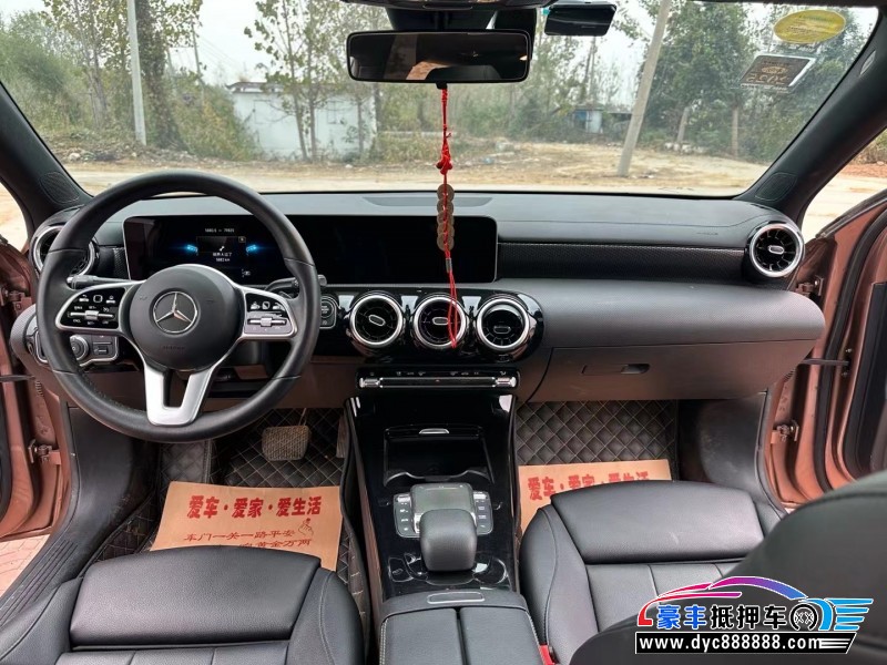 21年奔驰A轿车抵押车出售