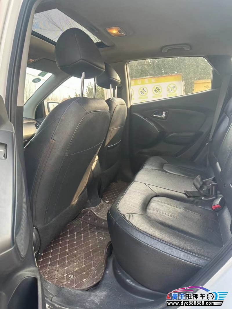 14年现代ix35轿车抵押车出售