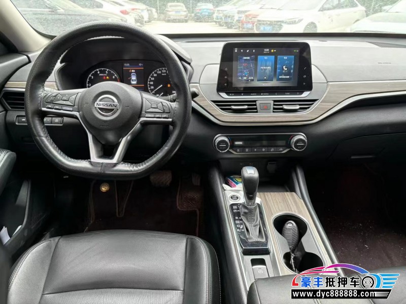 21年日产天籁轿车抵押车出售