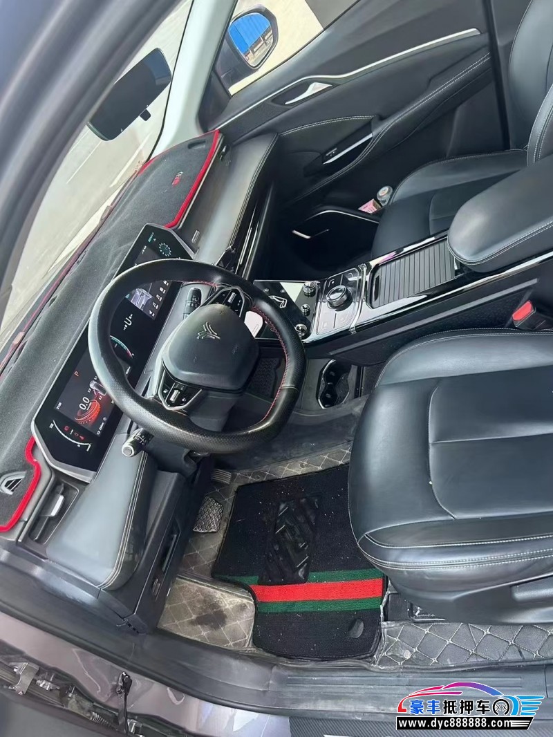 23年哪吒USUV抵押车出售