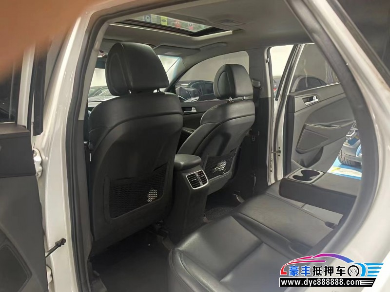 17年现代途胜轿车抵押车出售