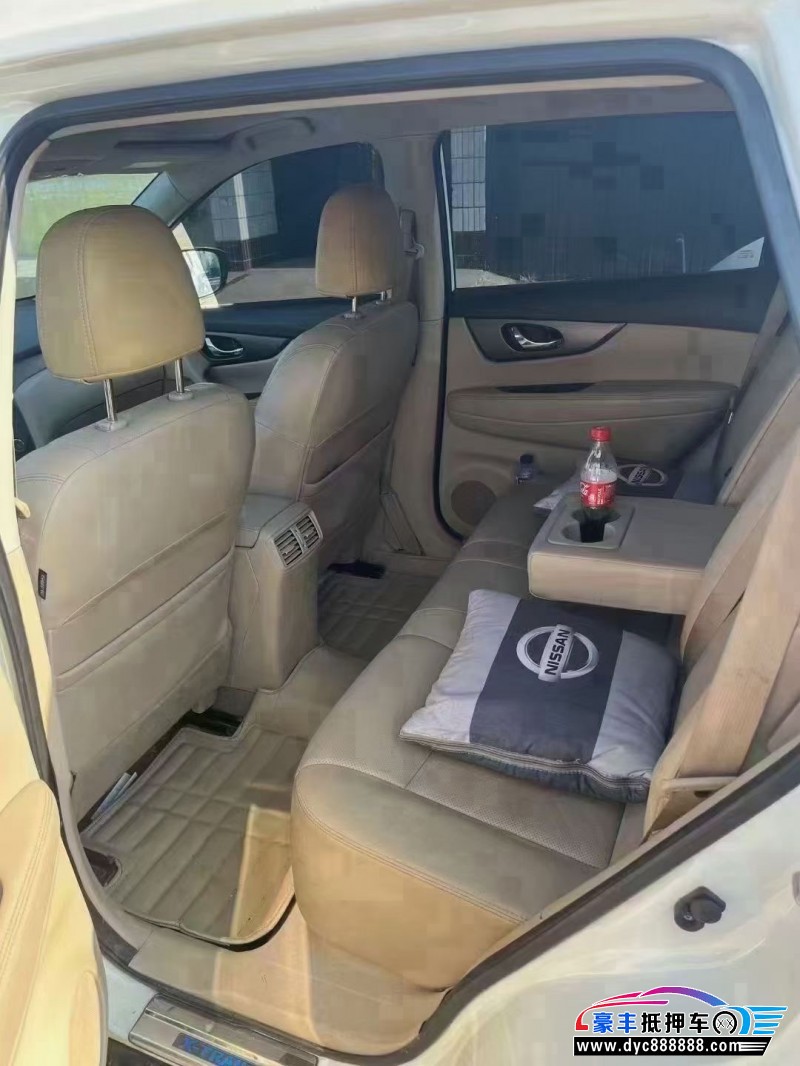 14年日产奇骏轿车抵押车出售