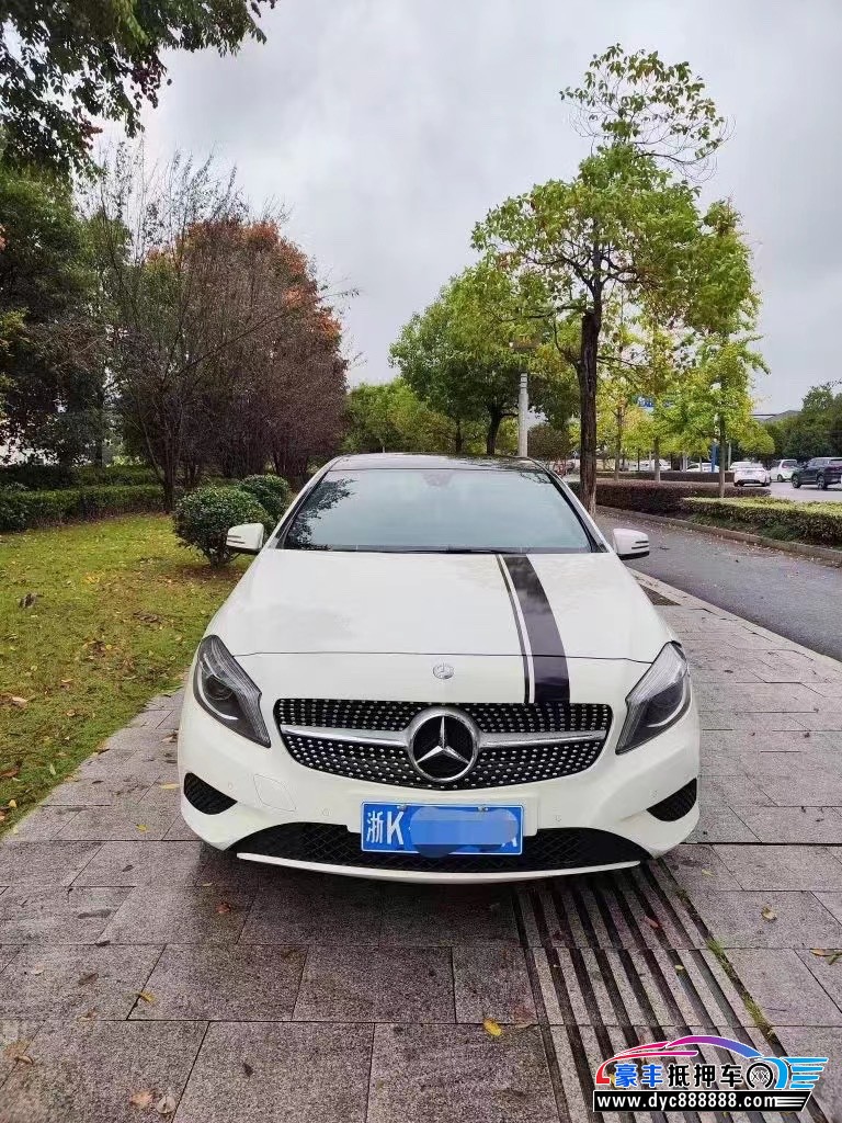 15年奔驰A轿车抵押车出售