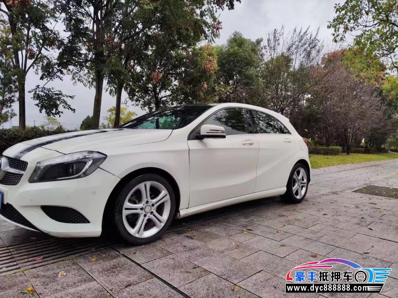 15年奔驰A轿车抵押车出售