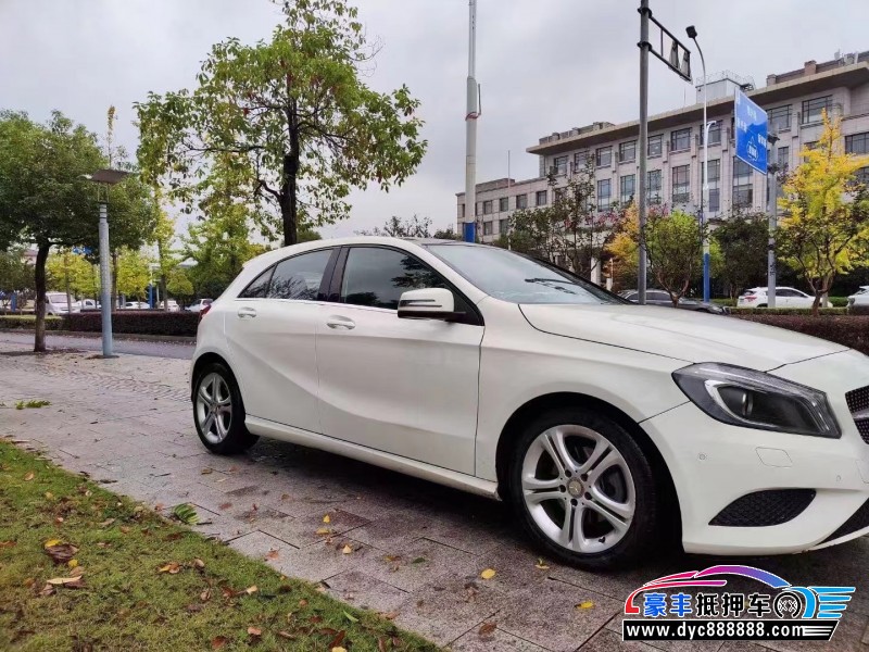 15年奔驰A轿车抵押车出售