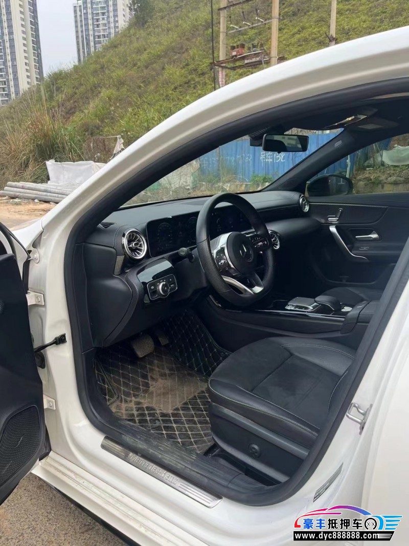 20年奔驰A轿车抵押车出售