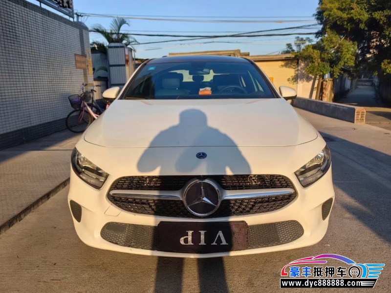 19年奔驰A轿车抵押车出售