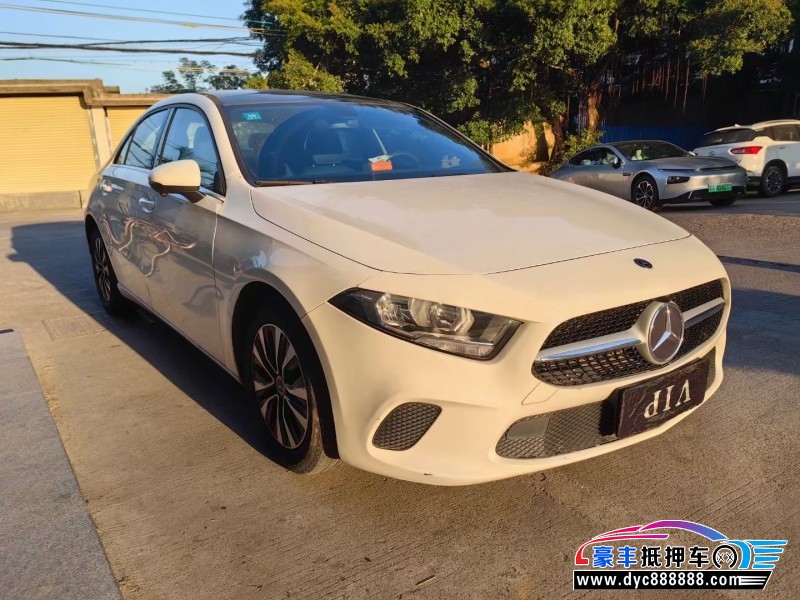 19年奔驰A轿车抵押车出售