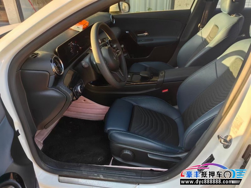 19年奔驰A轿车抵押车出售