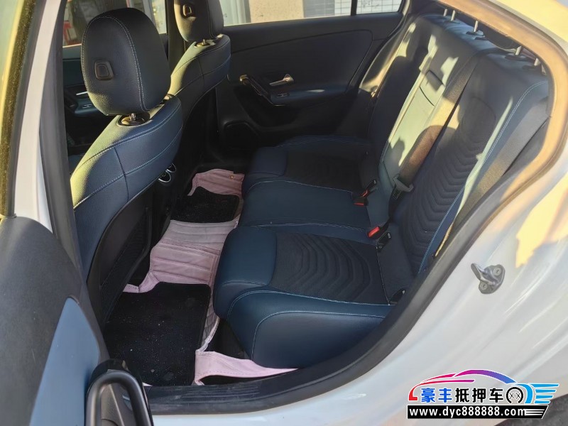 19年奔驰A轿车抵押车出售