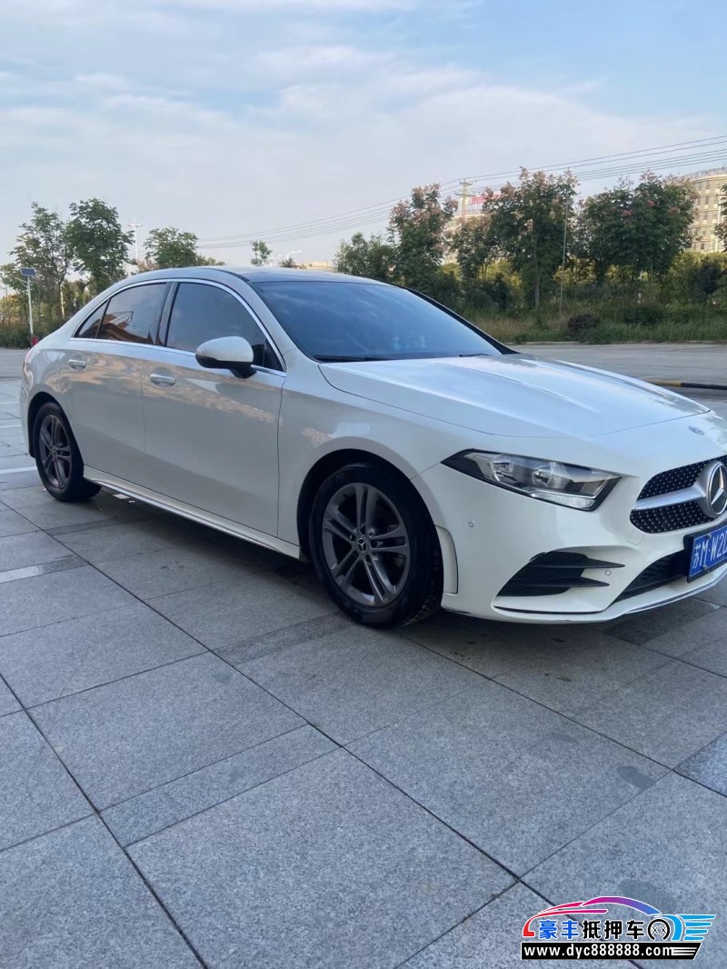 21年奔驰A轿车抵押车出售