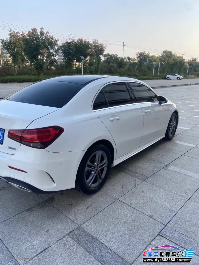 21年奔驰A轿车抵押车出售