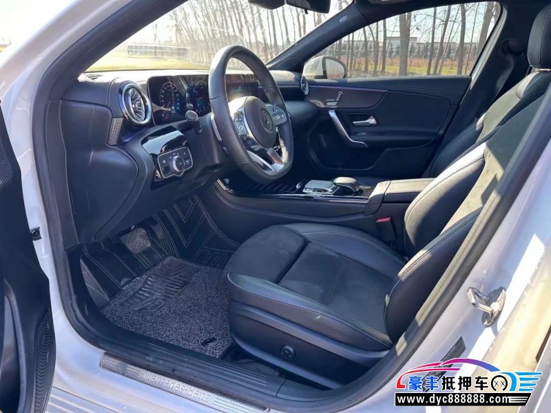 19年奔驰A轿车抵押车出售