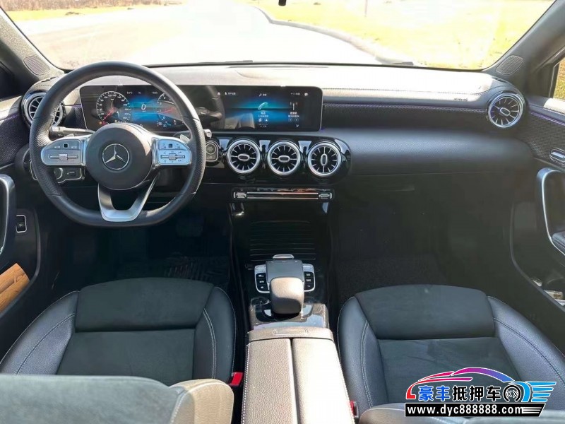 19年奔驰A轿车抵押车出售