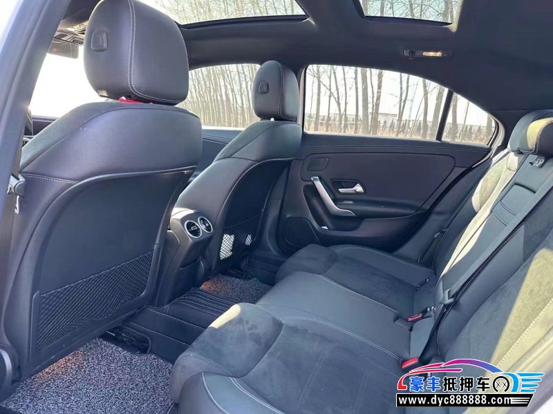 19年奔驰A轿车抵押车出售