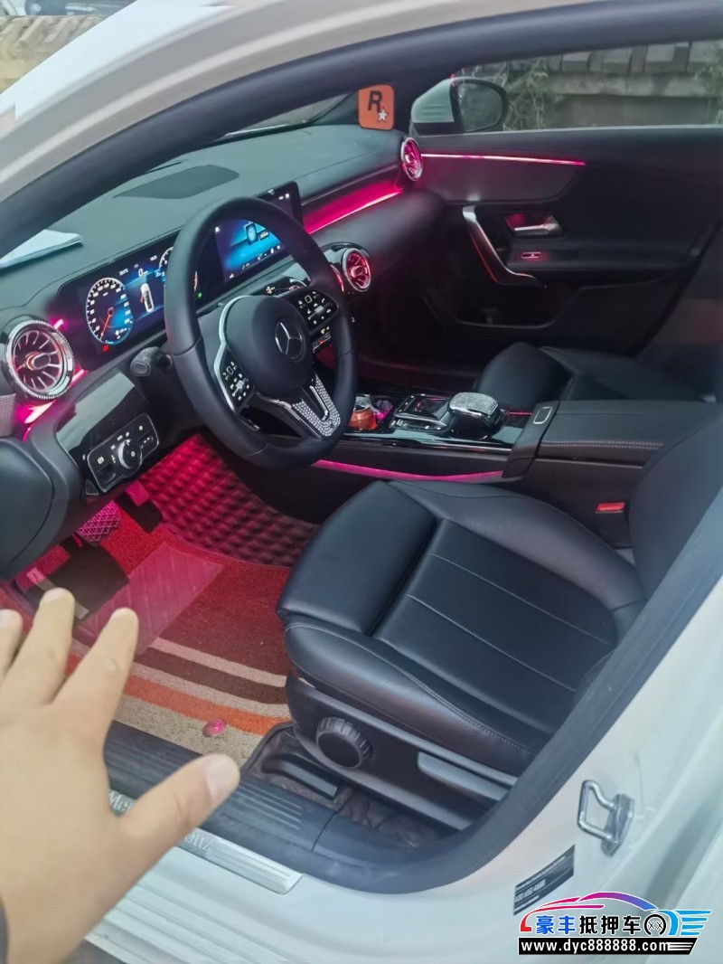 21年奔驰A轿车抵押车出售