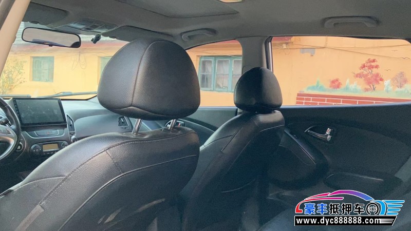 14年现代ix35轿车抵押车出售