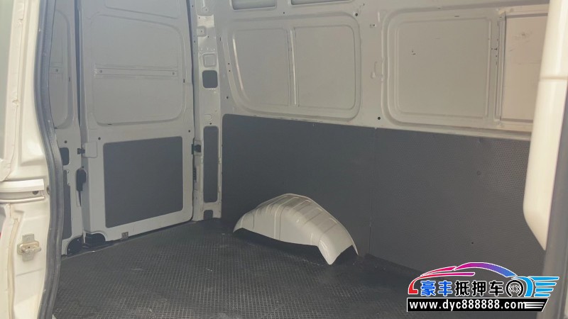 22年上汽大通V80轿车抵押车出售