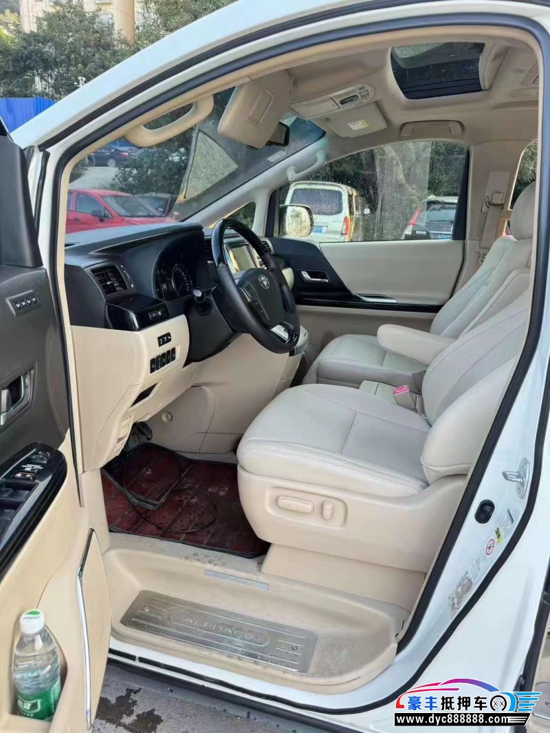 12年丰田埃尔法轿车抵押车出售