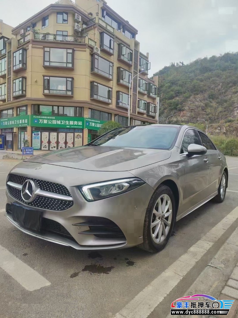 19年奔驰A轿车抵押车出售