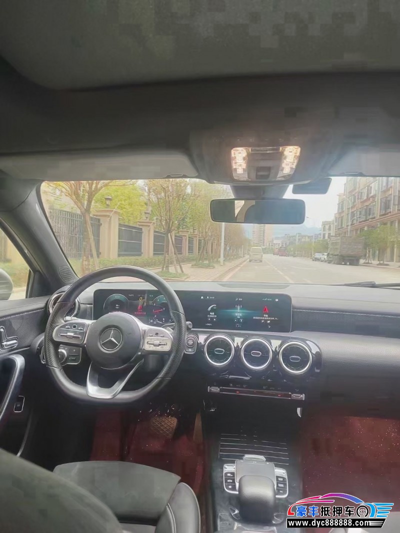 19年奔驰A轿车抵押车出售