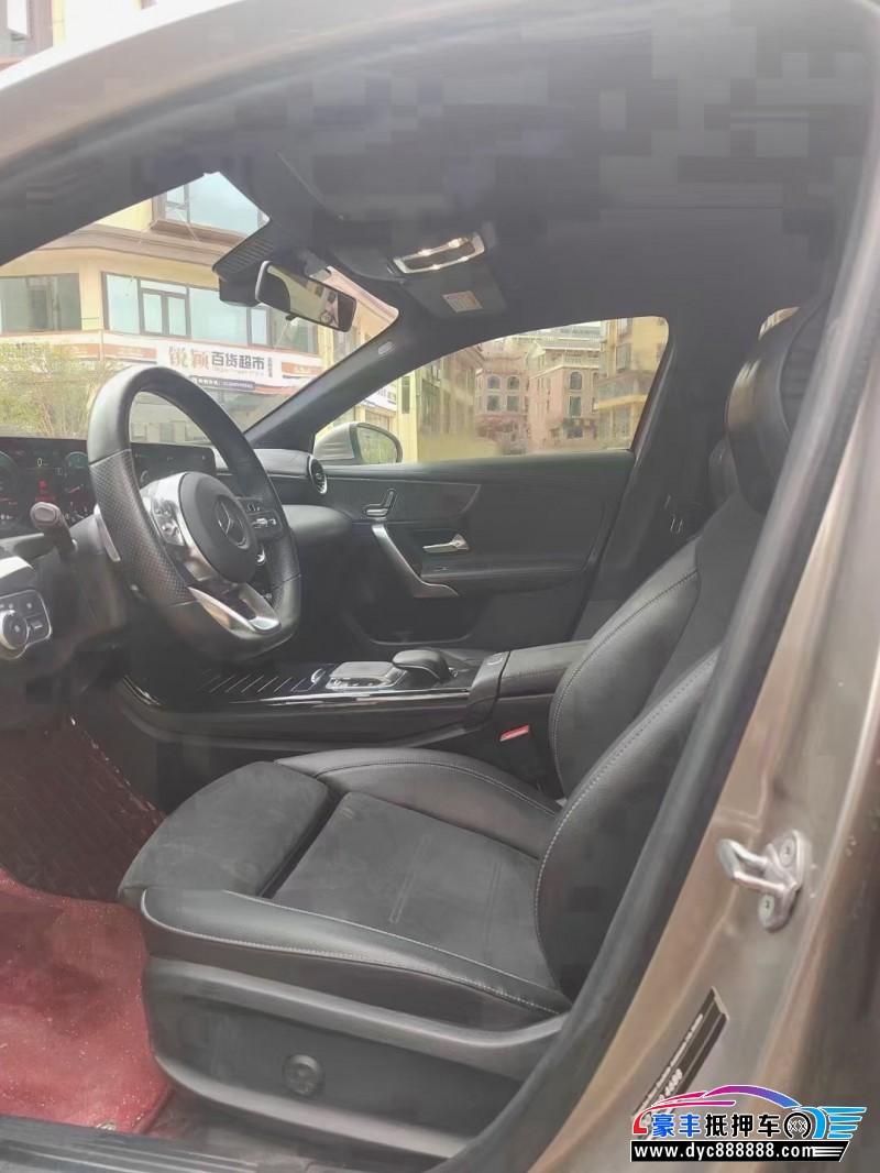 19年奔驰A轿车抵押车出售