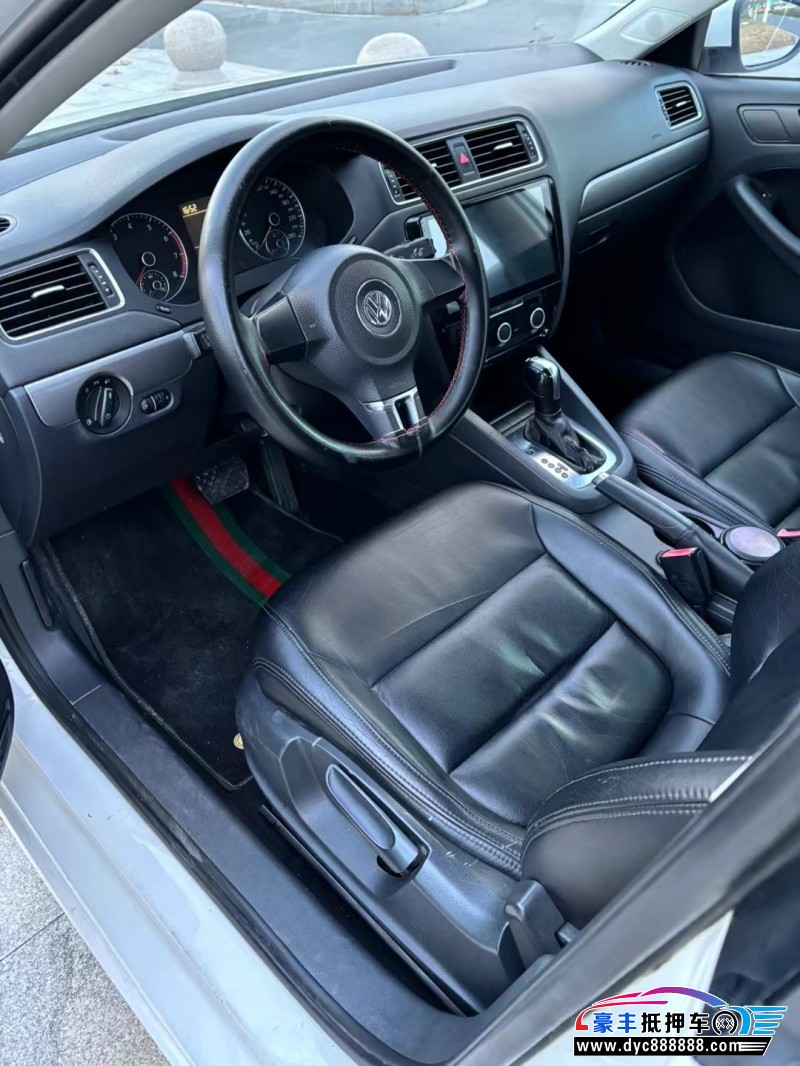 14年大众速腾轿车抵押车出售