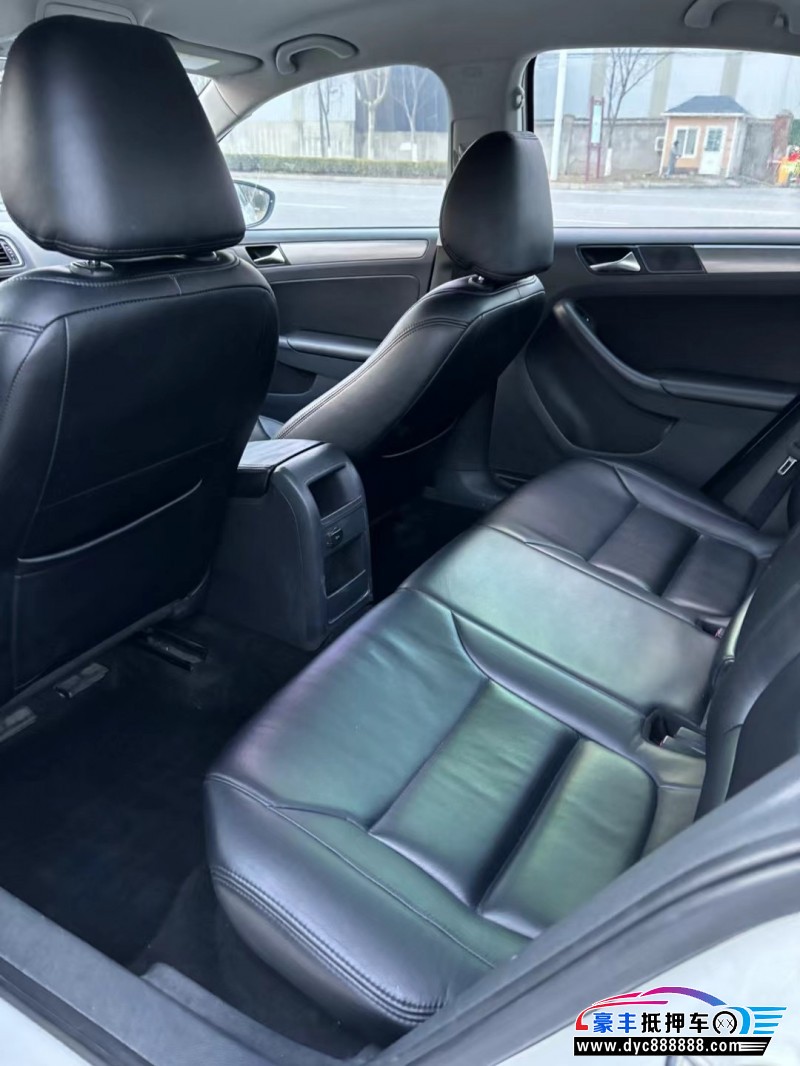 14年大众速腾轿车抵押车出售