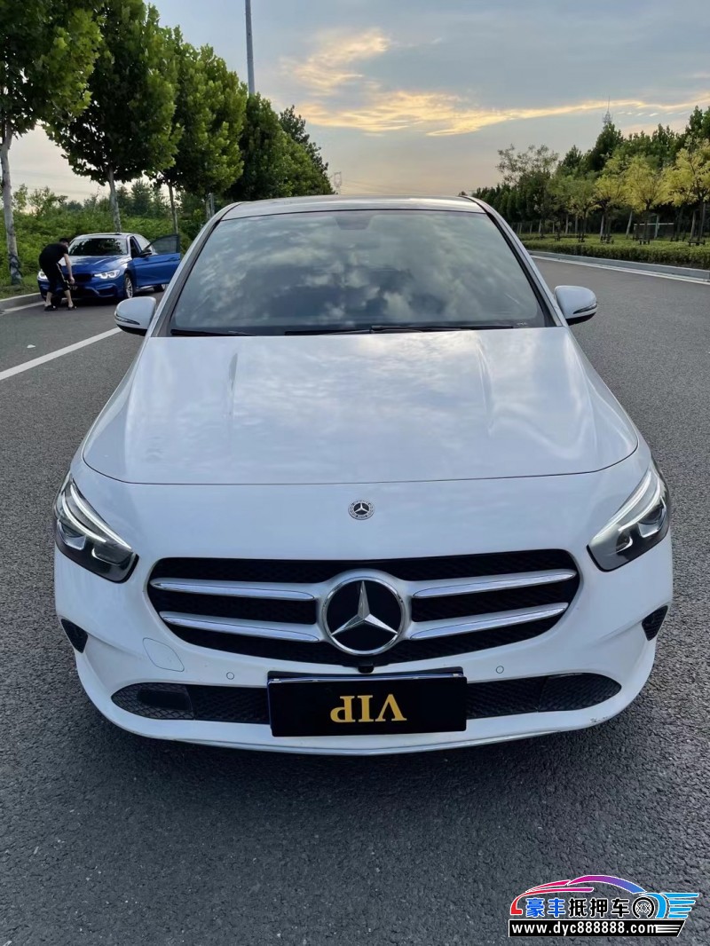 21年奔驰B轿车抵押车出售