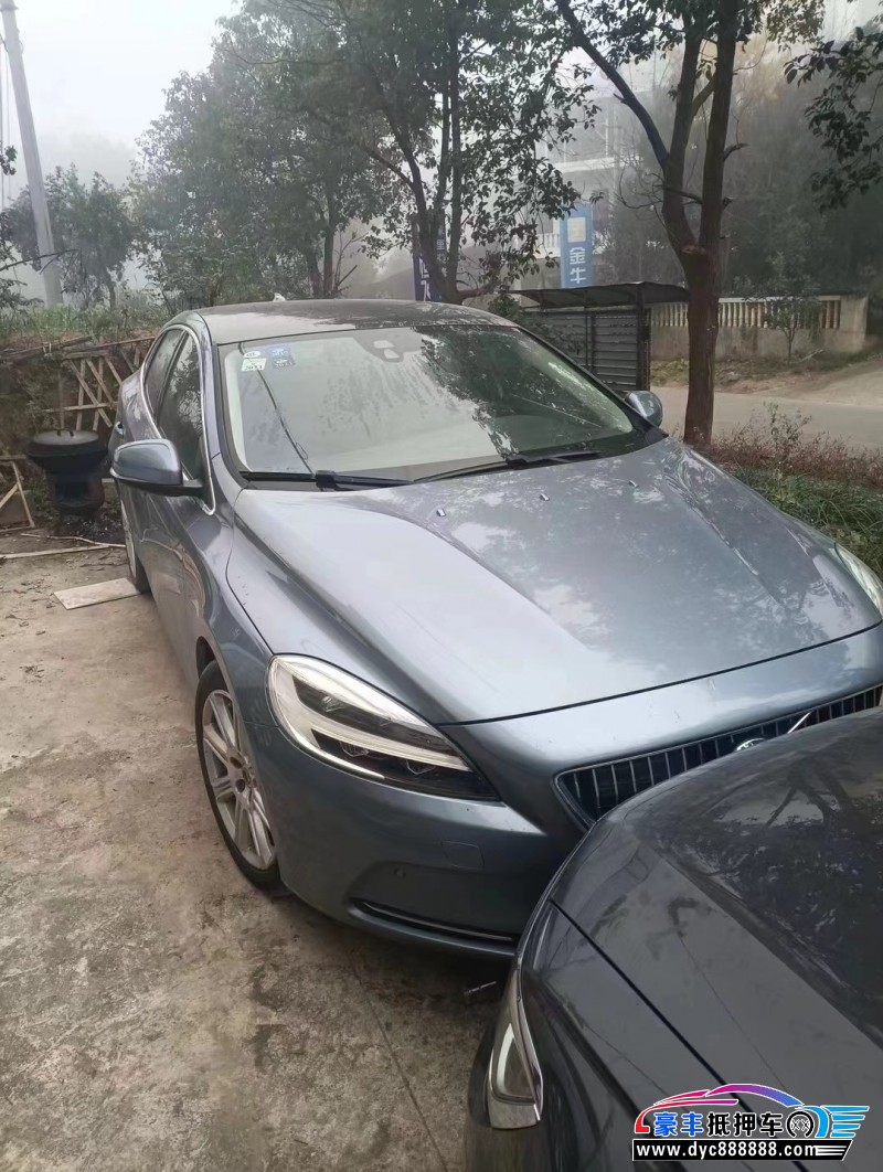 17年沃尔沃V40轿车抵押车出售