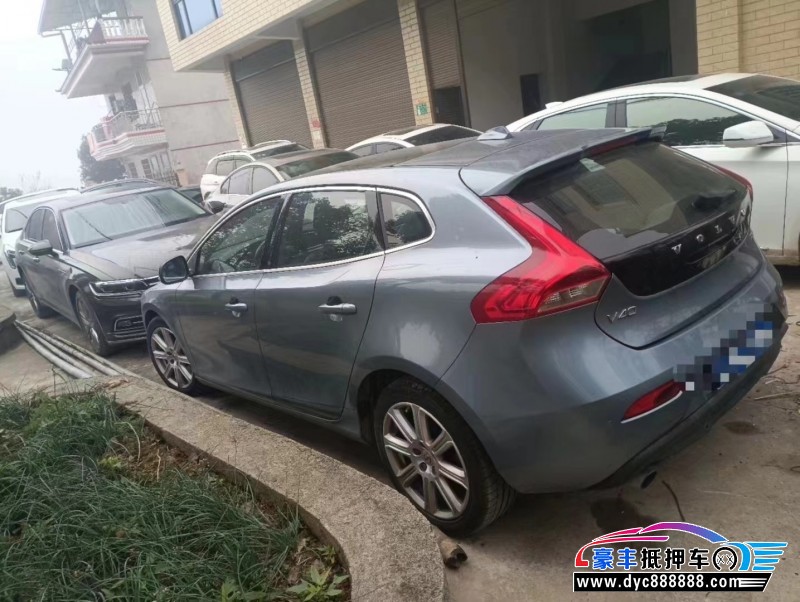 17年沃尔沃V40轿车抵押车出售
