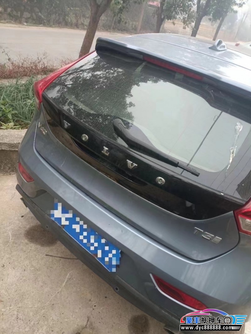 17年沃尔沃V40轿车抵押车出售