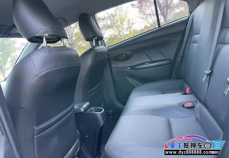 20年丰田致享轿车抵押车出售