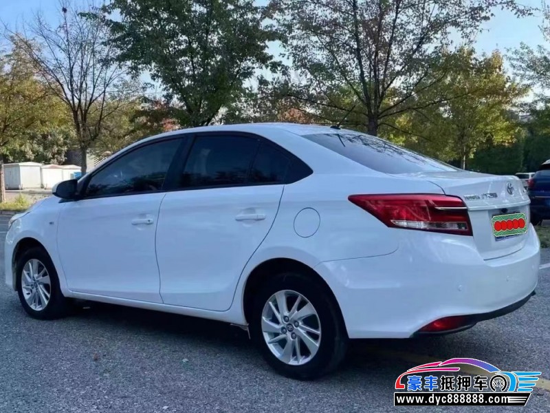 20年丰田致享轿车抵押车出售