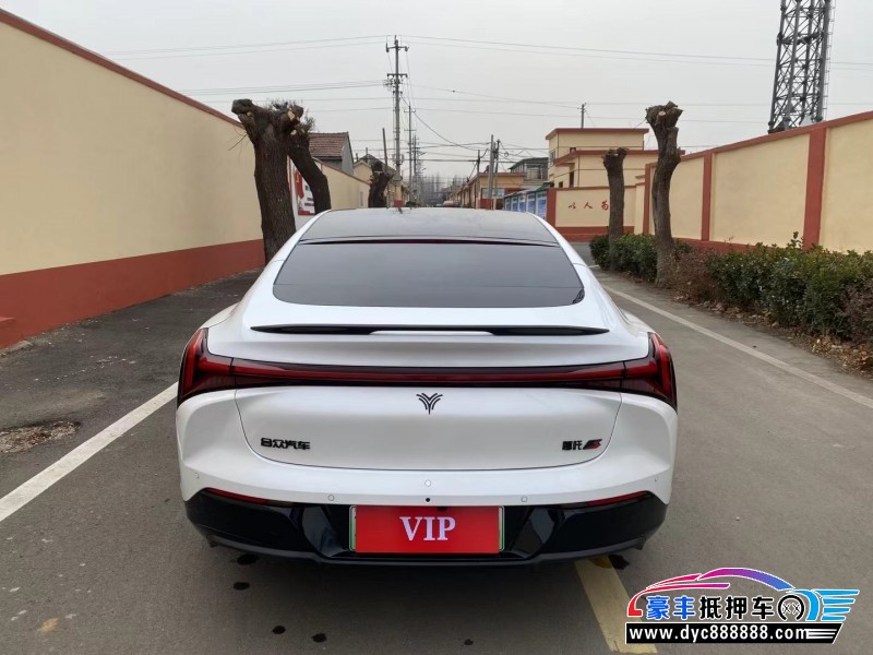 24年哪吒S轿车抵押车出售