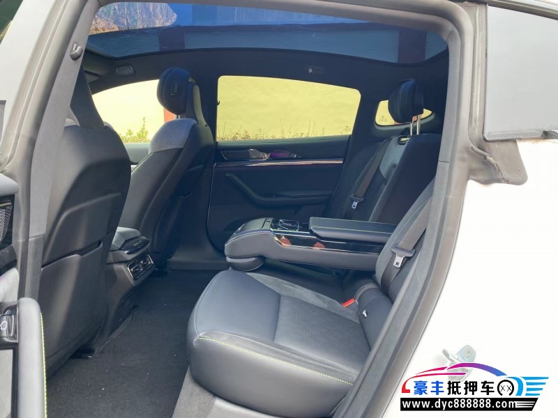 24年哪吒S轿车抵押车出售