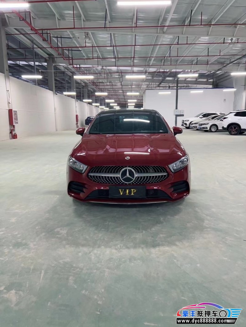 22年奔驰A轿车抵押车出售
