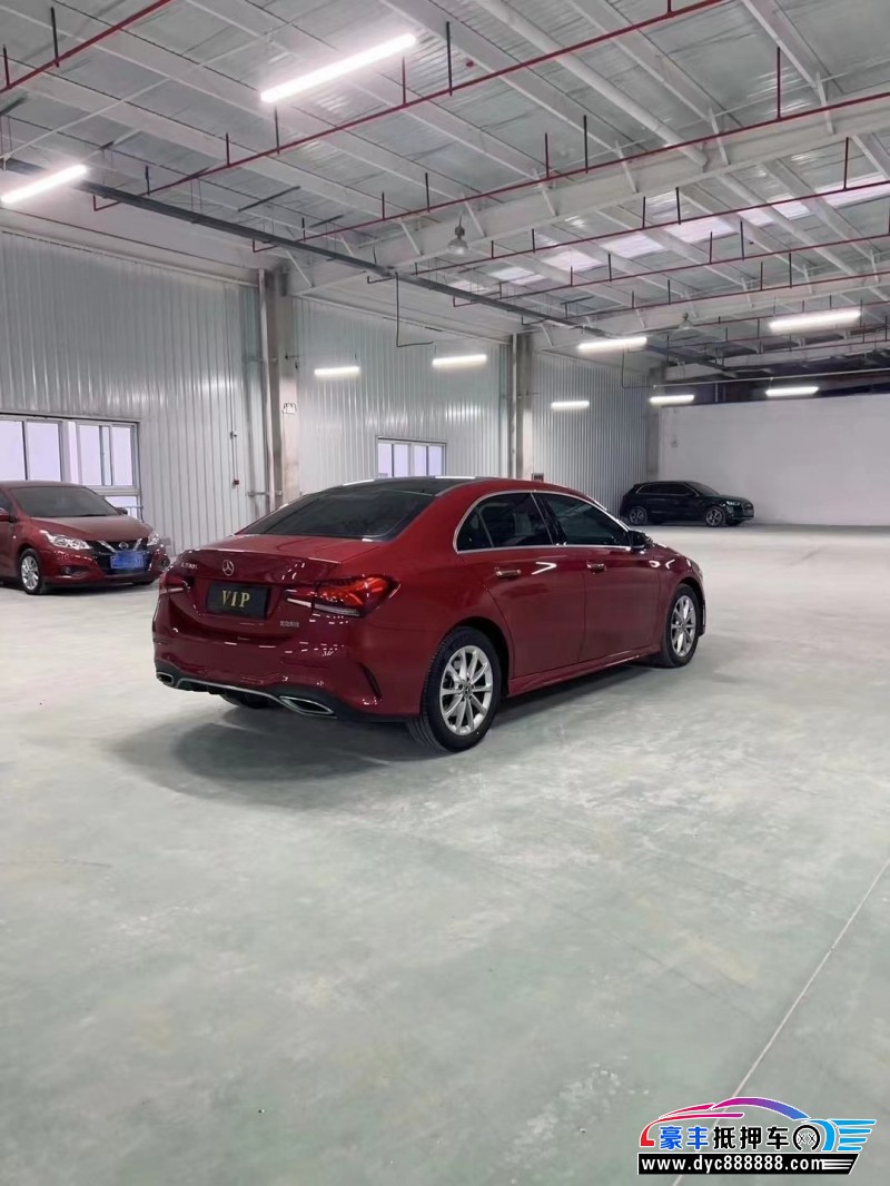 22年奔驰A轿车抵押车出售