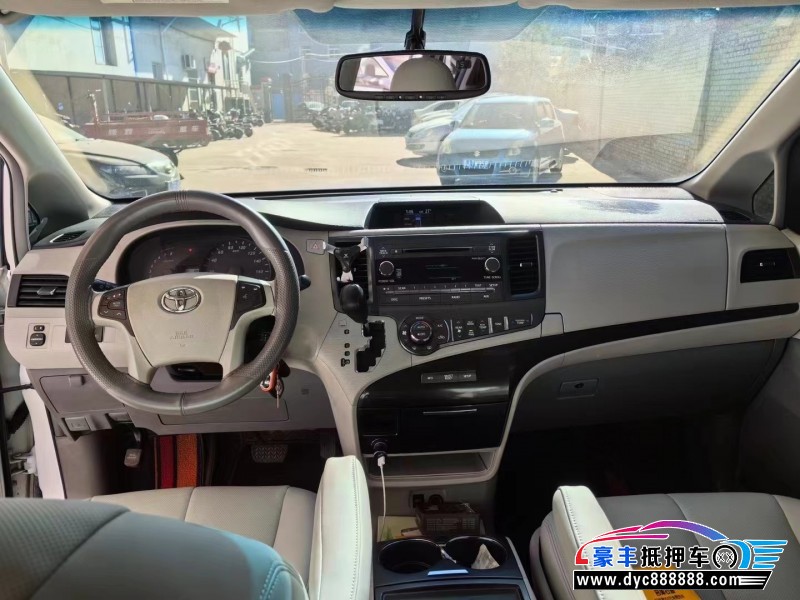 14年丰田塞纳轿车抵押车出售