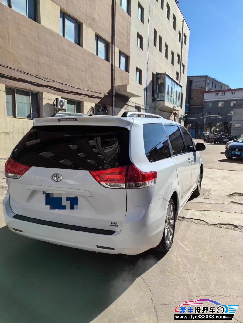 14年丰田塞纳轿车抵押车出售