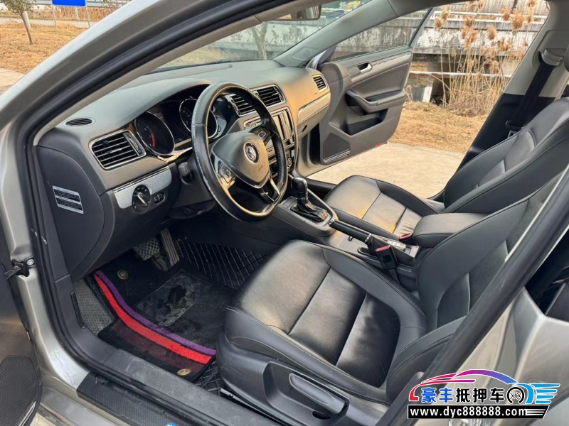 17年大众速腾轿车抵押车出售