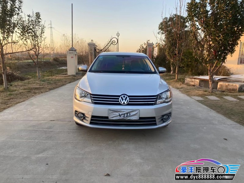 13年大众宝来轿车抵押车出售