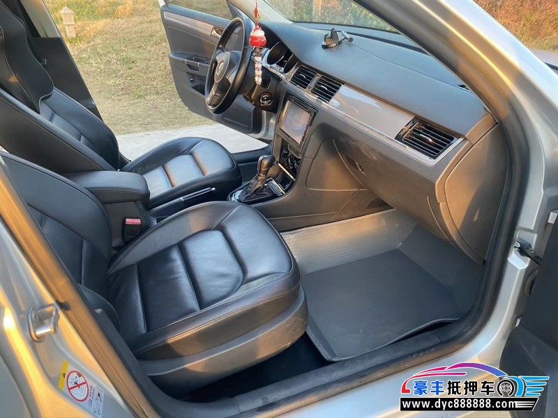 13年大众宝来轿车抵押车出售