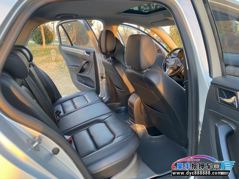 13年大众宝来轿车抵押车出售