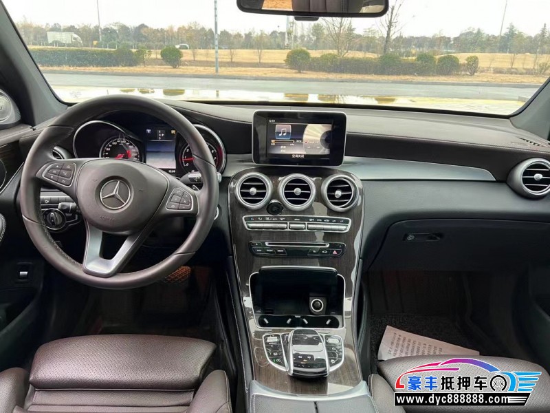 18年奔驰GLC轿车抵押车出售